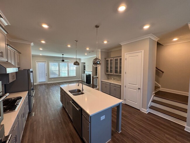 Building Photo - Affluent 3 Bedroom 3.5 Bath Townhome in th...