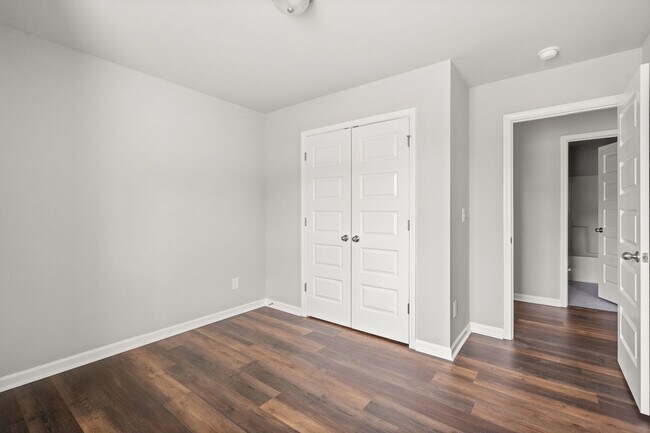 Building Photo - 4 bed / 2.5 bath in Gainesville! Retreat a...