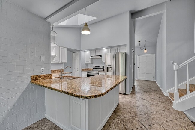 Building Photo - $3,600.00 - 4 Bedroom, 3.5 Bathroom, Singl...