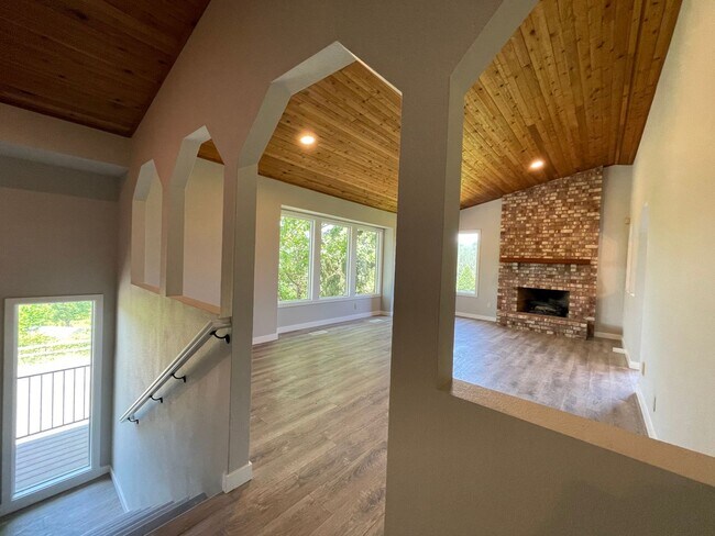 Building Photo - Private Valley Remodeled Home In Damascus 3Bd/2.5Ba with Basement!!! Beautiful Deck with Amazing ...