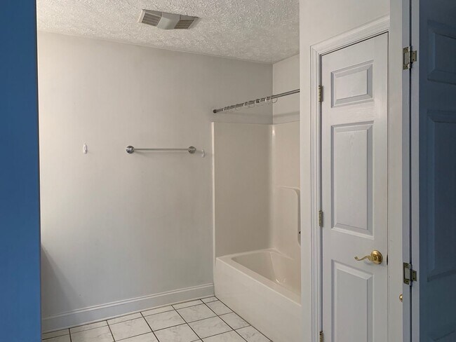 Building Photo - 190 Willow Oak Dr NW