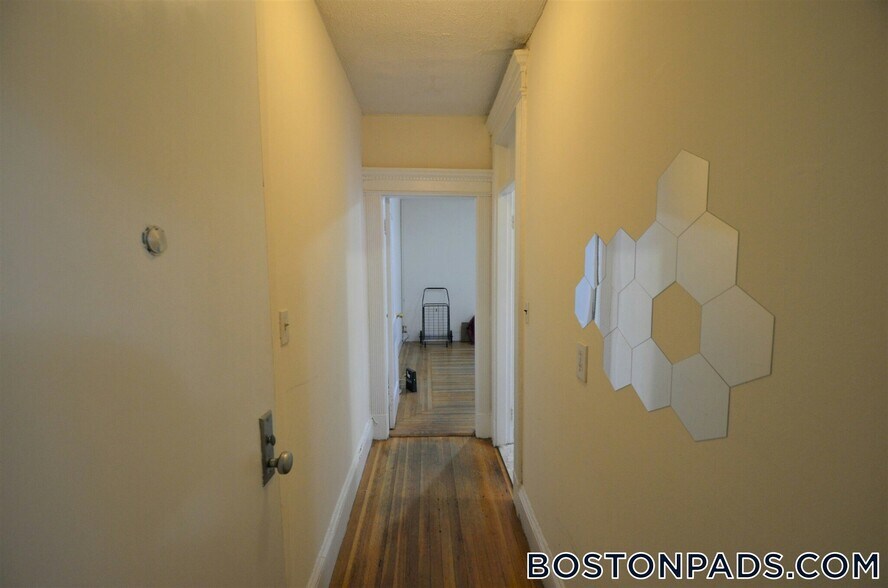 Building Photo - 133 Peterborough St