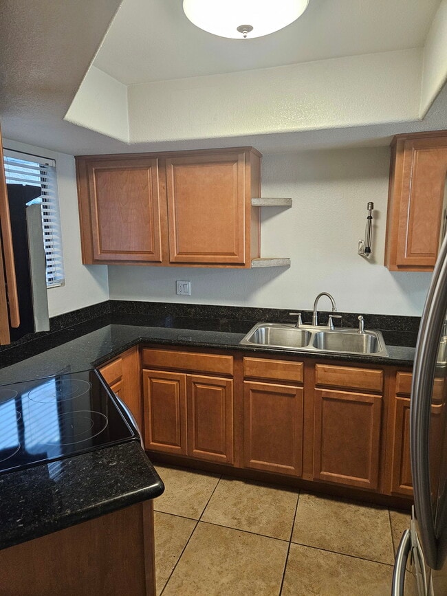 Building Photo - 885 N Granite Reef Rd