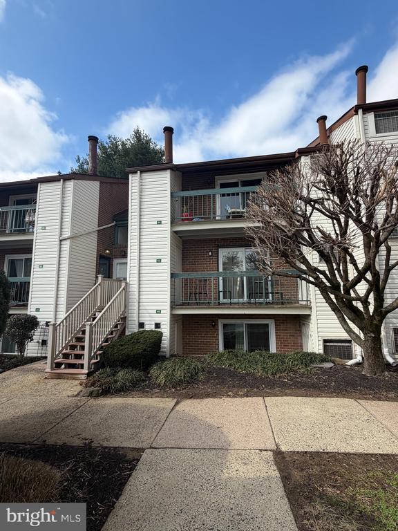 Building Photo - 3750 Clarendon Ave