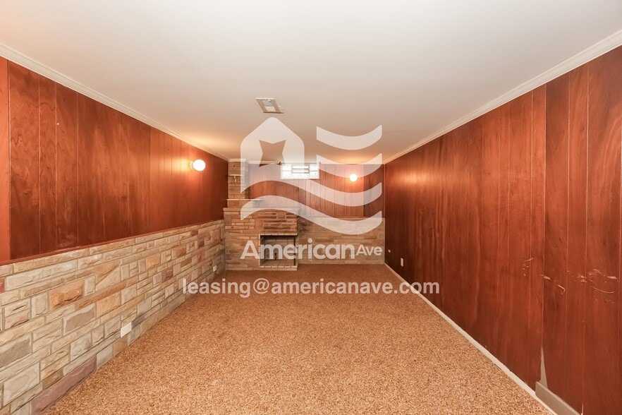 Building Photo - 364 E 330th St