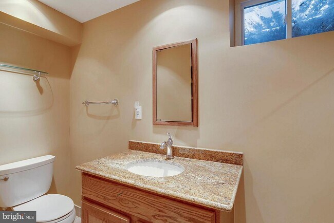 Building Photo - 9801 Clydesdale St