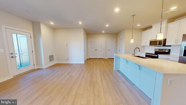 Building Photo - 12850 Mosaic Pk Wy