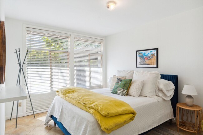Building Photo - Centrally Located - Minutes from Dell Children's Hospital