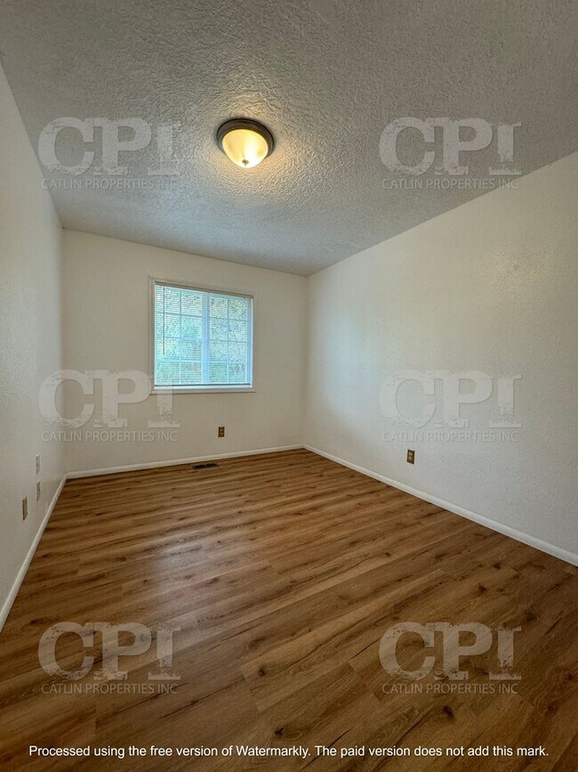 Building Photo - 303 Nevada Dr