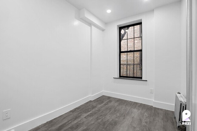 Building Photo - 603 Academy St