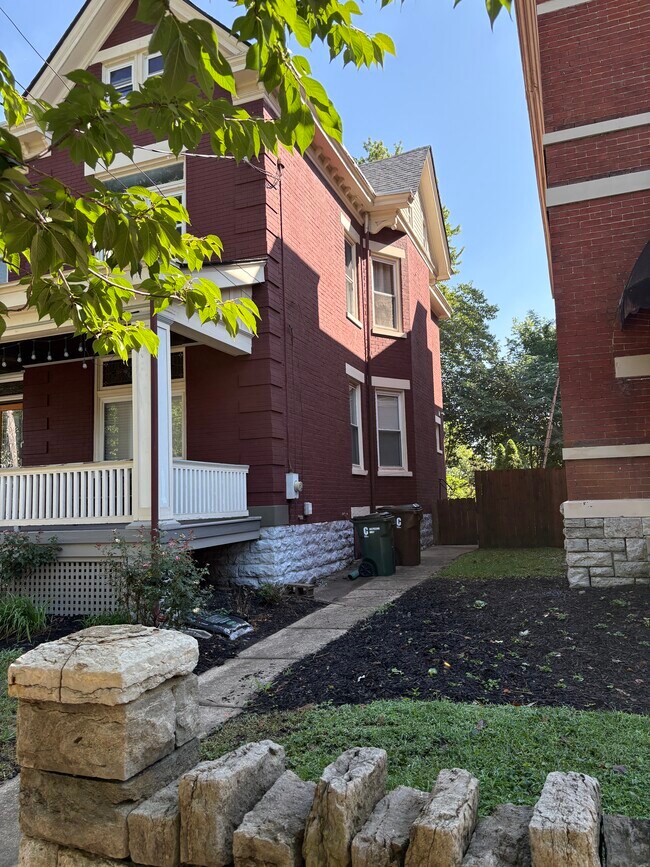 Building Photo - Garrard Street