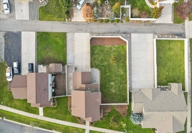 Building Photo - Charming 2-Story Home in Post Falls – Spac...