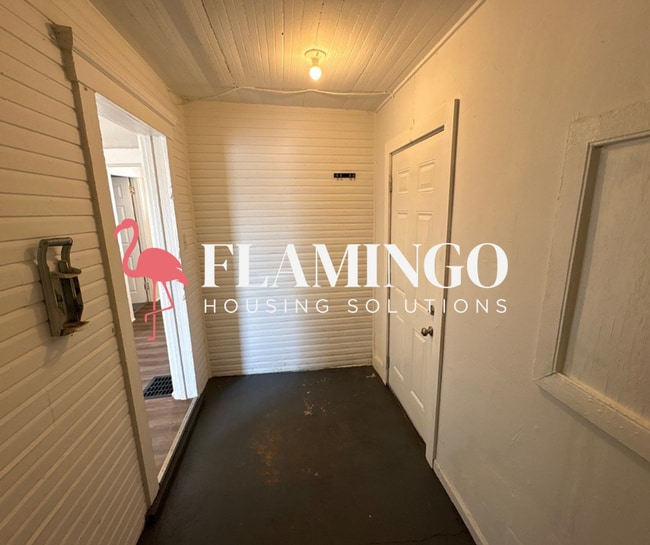 Building Photo - 112 N Irwin St