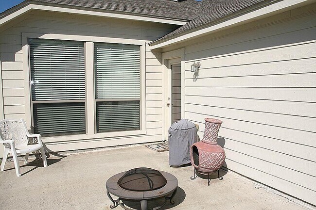 Building Photo - 868 Sierra Brook Ln