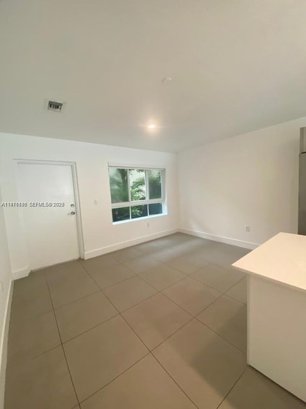 Building Photo - 2561 NE 193rd St