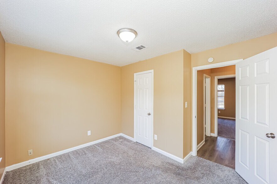 Building Photo - 5748 Chisolm Trail