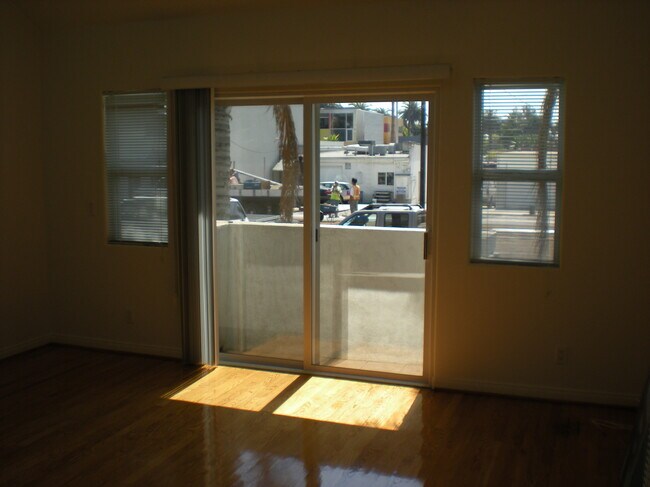 Building Photo - 1302 Electric Ave