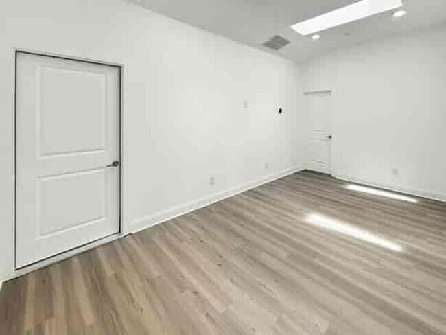 Building Photo - 403 Burgundy Wy
