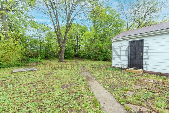 Building Photo - 1128 N Estelle St