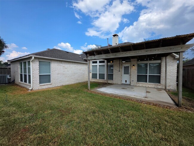 Building Photo - 2219 Lakewind Ln