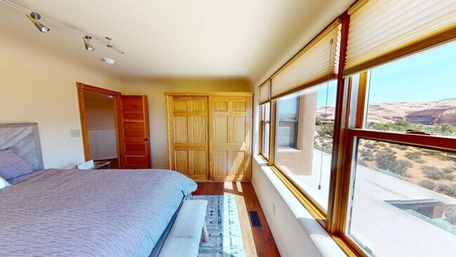 Building Photo - Custom Adobe style home in exclusive Navajo Ridge