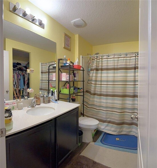 Building Photo - 35901 Joewood Ave