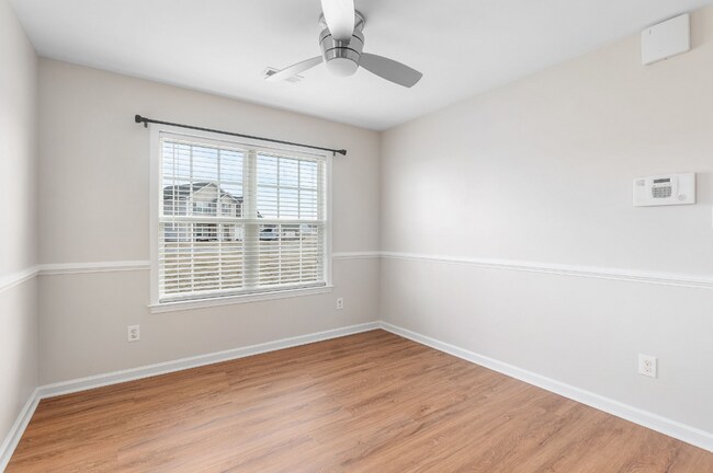 Building Photo - 131 Cherry Grove Dr