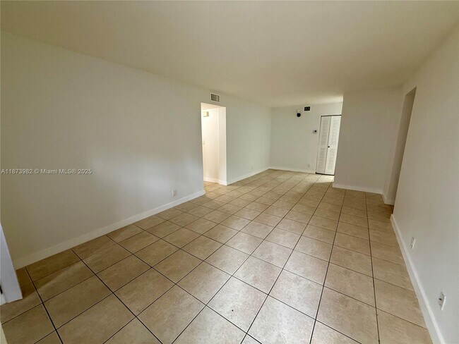 Building Photo - 702 Gardens Dr
