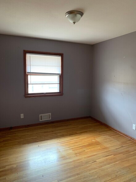 Building Photo - 2237 Hampshire Ave S