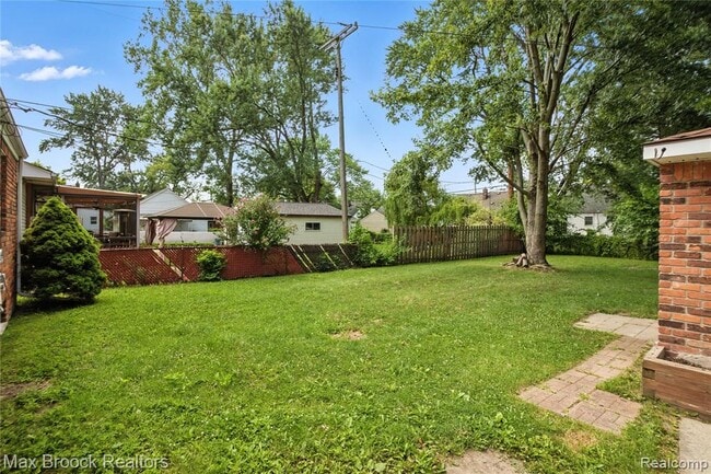 Building Photo - 25301 Ford St