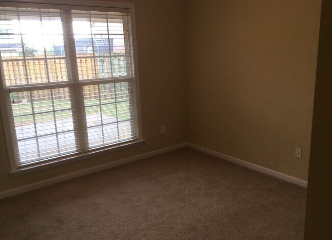 Building Photo - 6078 White Pine Dr