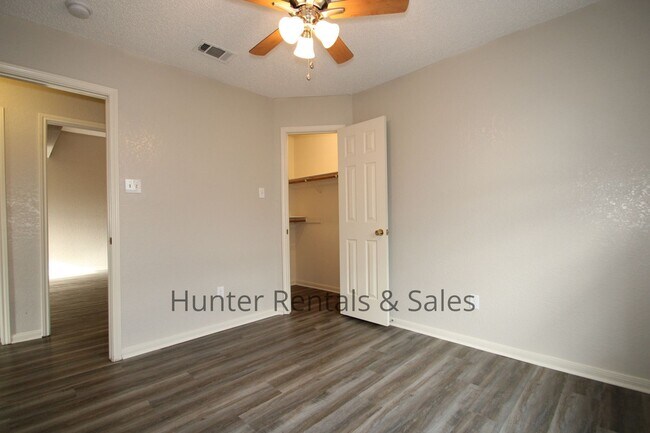 Building Photo - 4001 Tallwood Dr