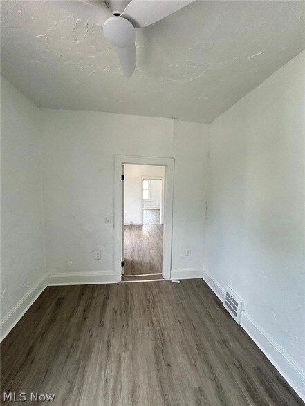 Building Photo - 3654 E 53rd St