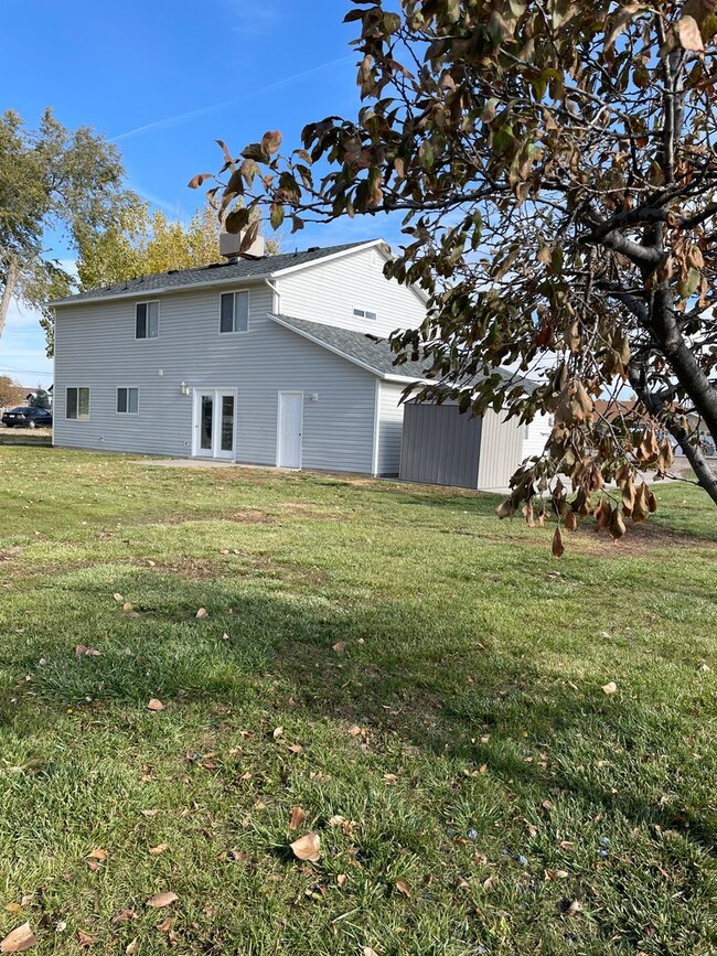 Building Photo - 4 Bedroom Syracuse Home