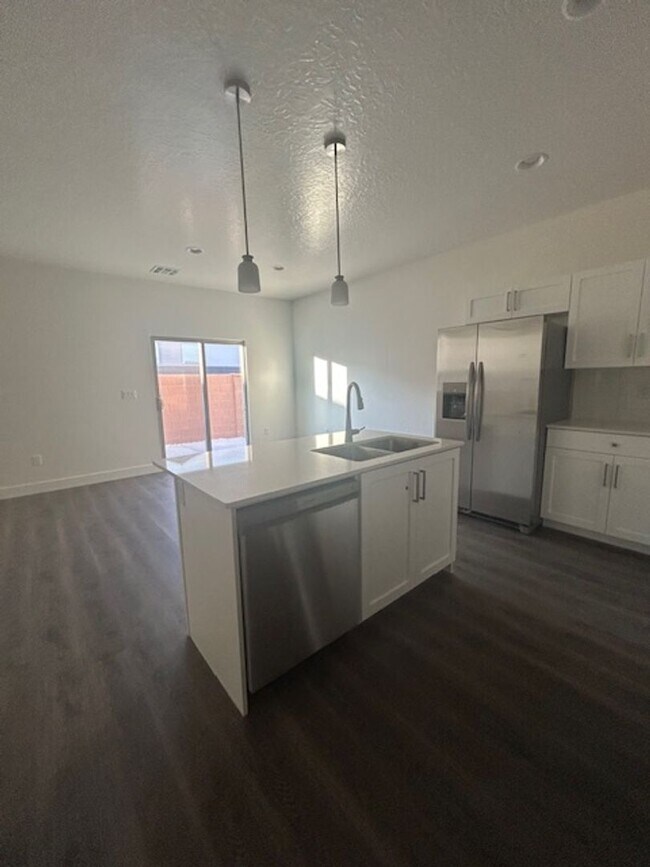 Building Photo - Move In Ready 4 Bedroom Home!