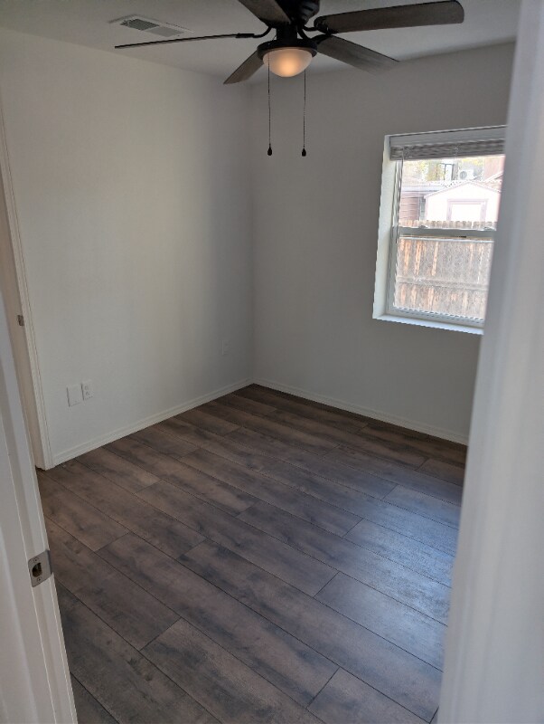 Building Photo - 164 Willow Rd NW