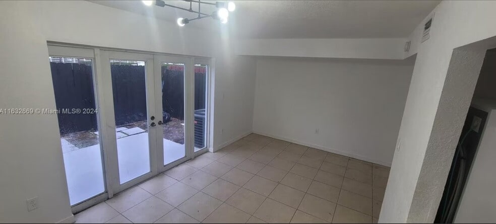 Building Photo - 319 NW 109th Ave