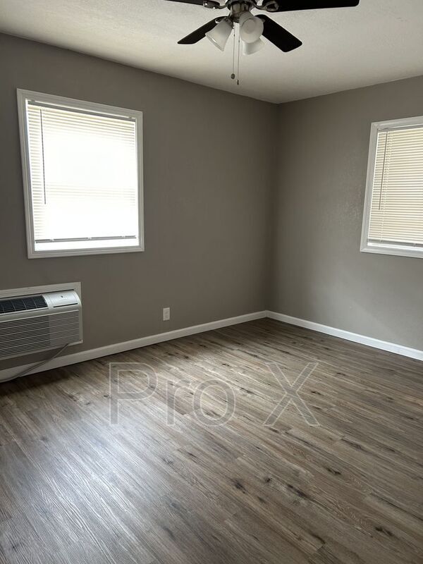 Building Photo - 1413 S Broadway St