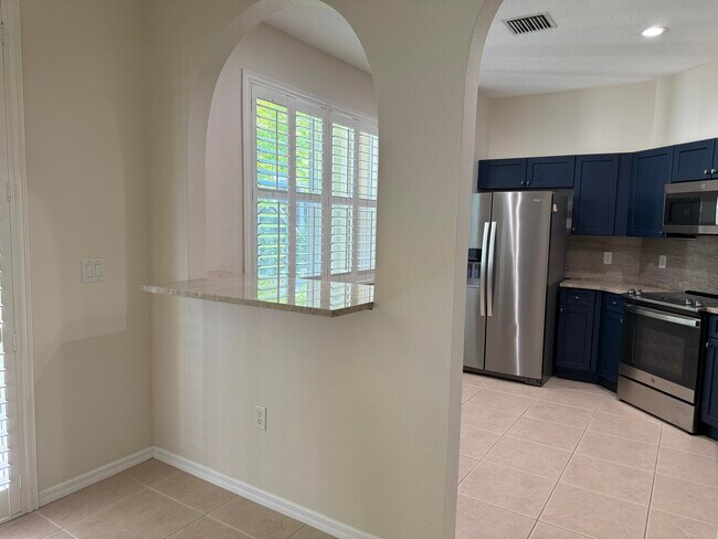 Building Photo - 560 SW Indian Key Dr