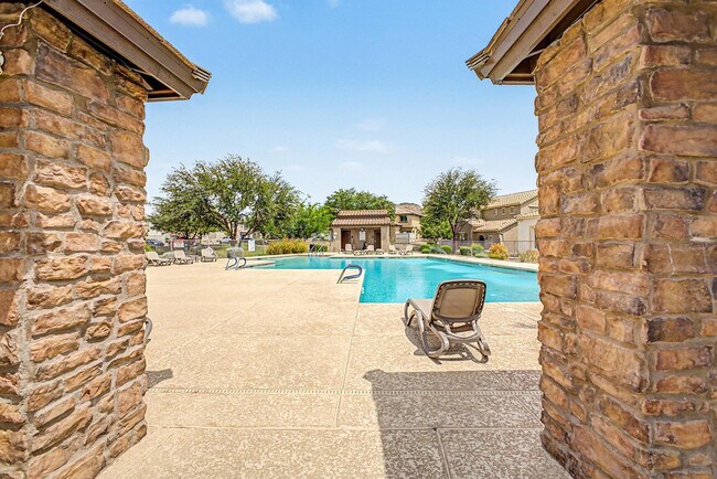 Building Photo - 26616 N Babbling Brook Dr