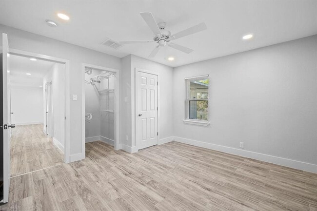 Building Photo - 5807 Mojave Dr