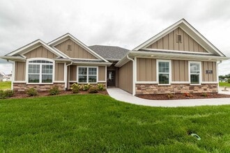 Building Photo - 4825 Kenora Dr