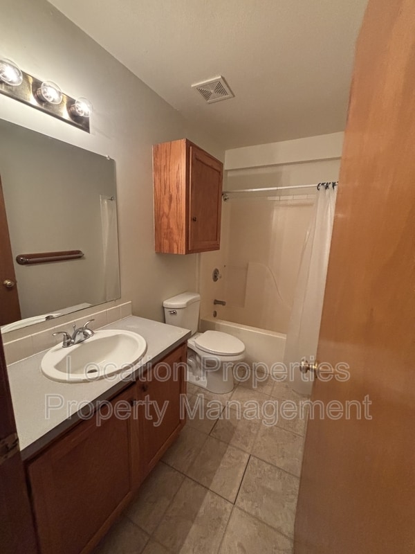 Building Photo - 945 Homewood St