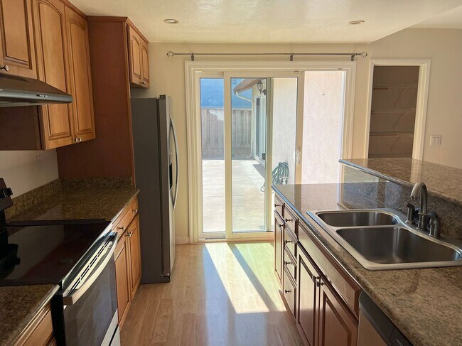 Building Photo - SPACIOUS BRIGHT CUL-DE-SAC 3BD/2BA HOUSE w...