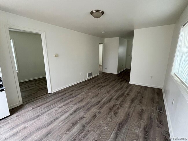 Building Photo - 438 Kenilworth Ave