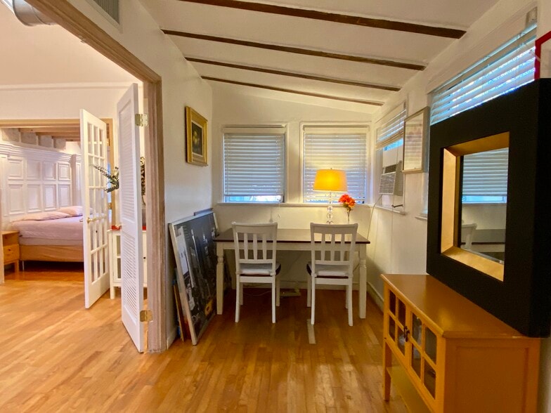 Building Photo - 500 NE 62nd St