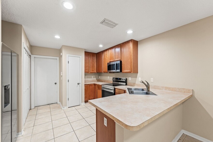 Building Photo - 4613 Gerber Ct