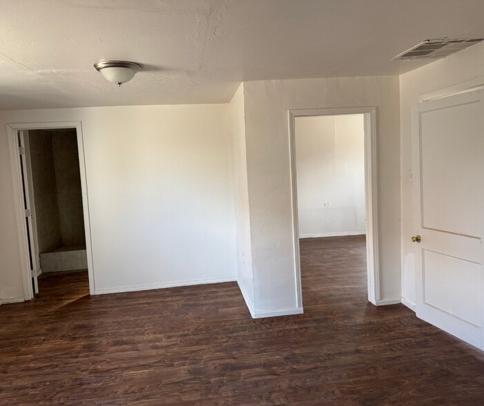 Building Photo - 252 Hillview Ave