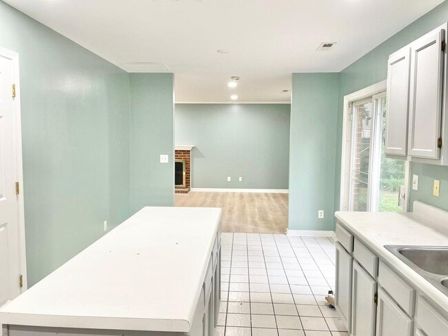 Building Photo - 10654 S Hall Dr