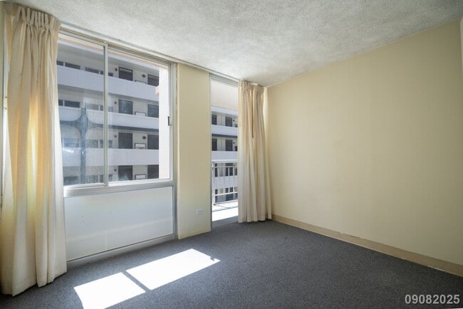 Building Photo - $2,500/mo / 2BR / 1BA • 755 SF • 1 Assigne...